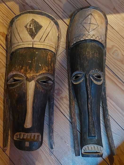 Casal Máscaras Africanas esculpidas à mão.