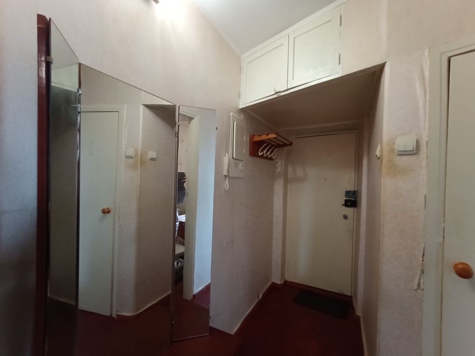 2-кімнатна квартира, біля центру зайнятості