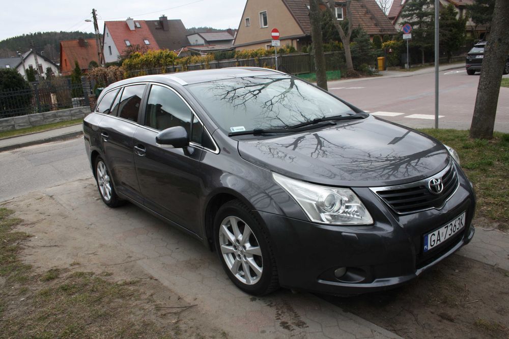 Avesis 2.0 d4d,kombi,2010r,ladny