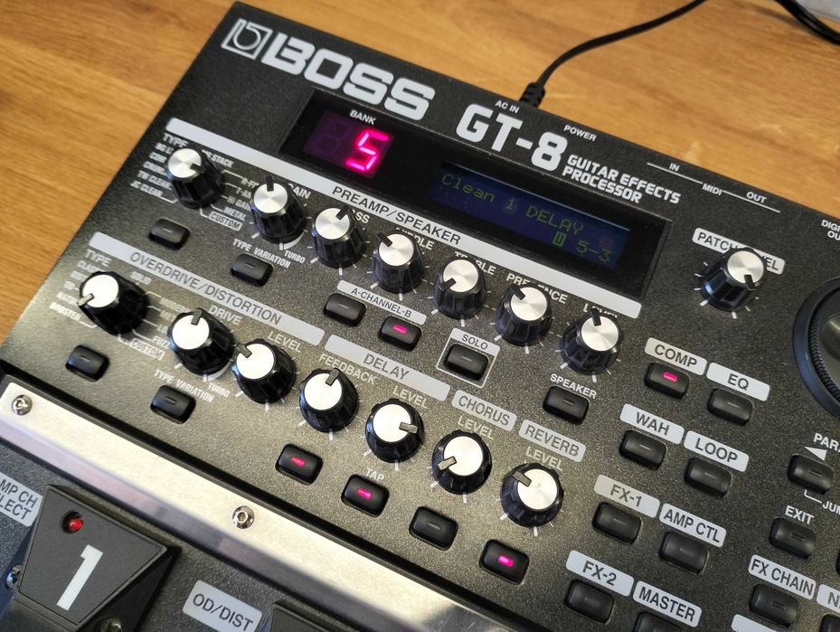 BOSS GT-8 multiefekt procesor gitarowy