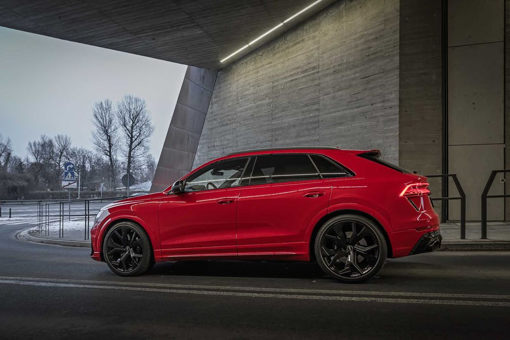 AUDI RSQ8 600KM HAK Wynajem Wypożyczalnia Samochodów Lotnisko Hotel