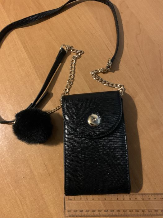 Mohito torebka Etui na telefon czarne na pasku regulowanym z pomponem