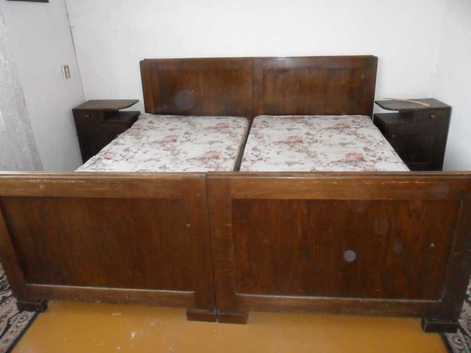 Stara dębowa  sypialnia-2 łóżka i szafki -odbiór osobisty