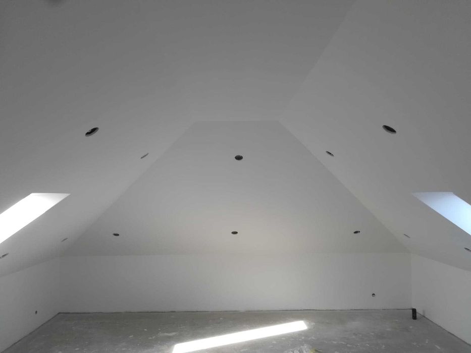 Wykończenie Wnętrz:Usługi Malowania  Agregatem