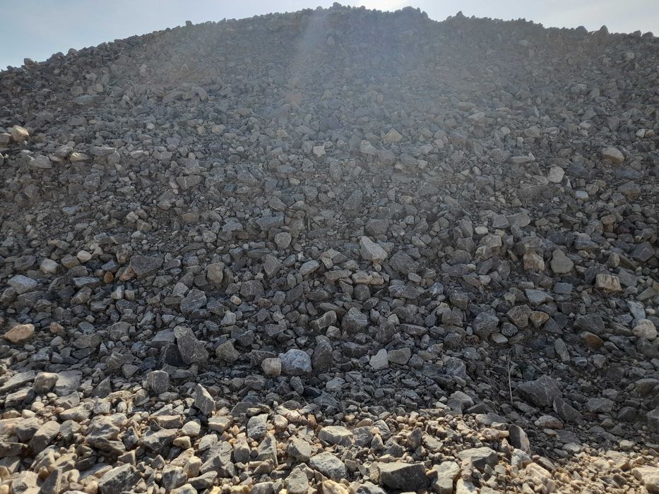 Ziemia, piach, żwir, kruszywa, suchy beton, z transportem