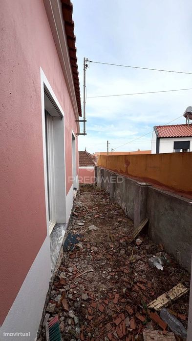 Moradia T3 Em Fase De Acabamento Com Quintal – Excelente Localizaçã...