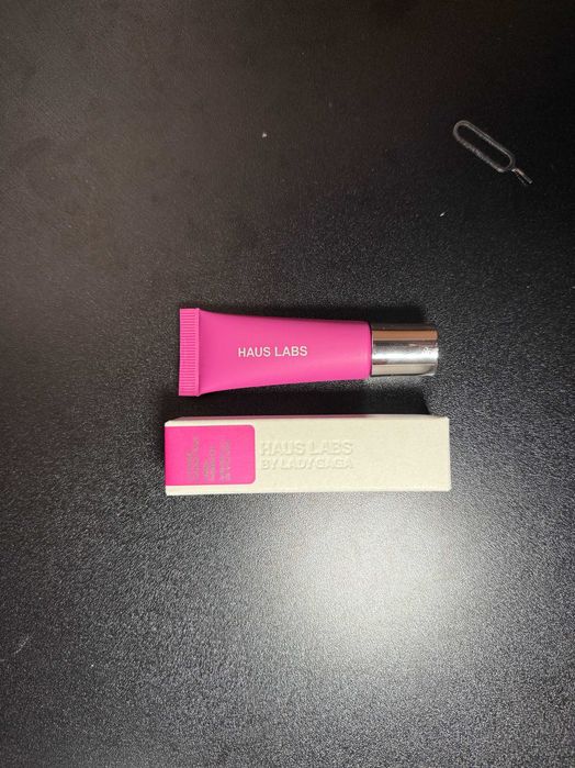 Haus Labs Hy-Power Pigment Paint / Le Monster Lip Crayon декоративна косметика