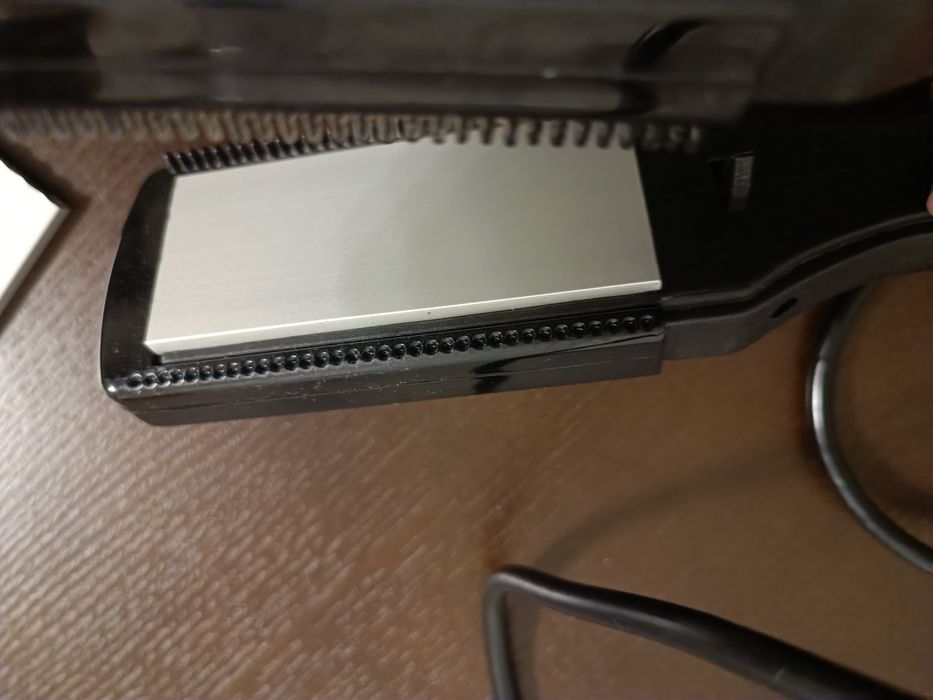 Випрямляч для волосся Scarlett