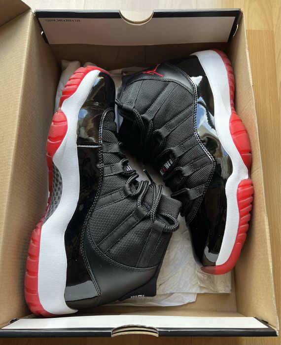 Nike Air Jordan XI Bred