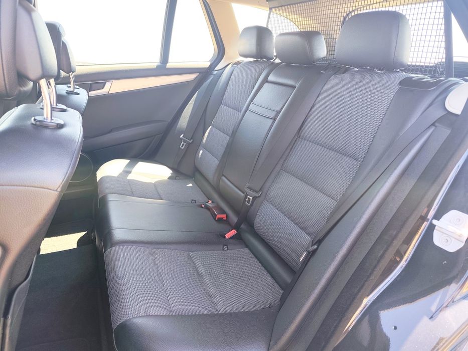 Mercedes-Benz C 200 — fotografia 6