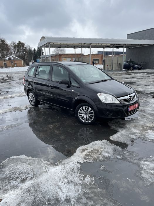 Opel Zafira.               .