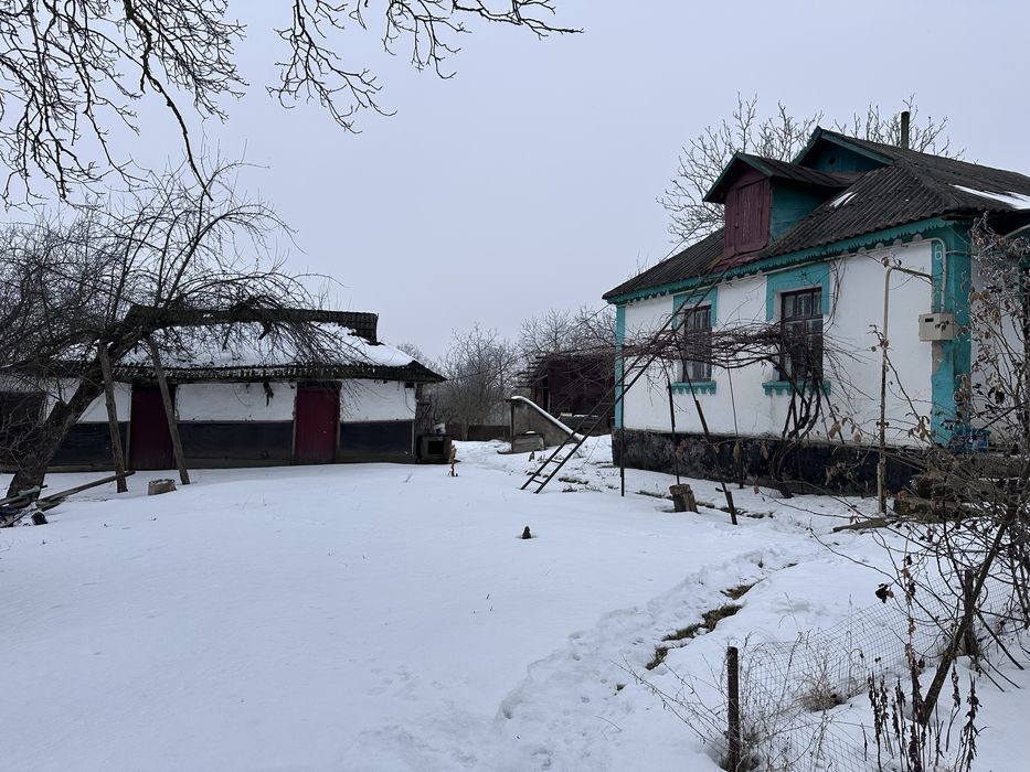 Продам будинок та земельну ділянку 10 соток під будівництво село Тютьк