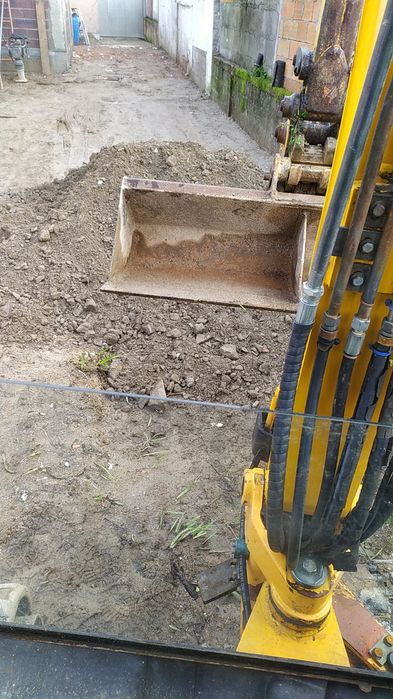 Desaterros Terraplenagem Demolições