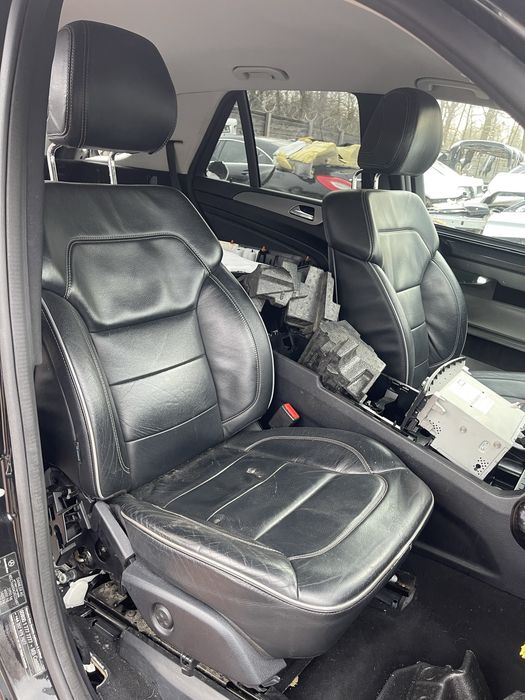 Салон сиденья сидiння сідушки ML W166 Mercedes кожа шкiра сидения МЛ