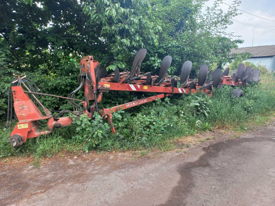 Плуг 8-корпусний KUHN