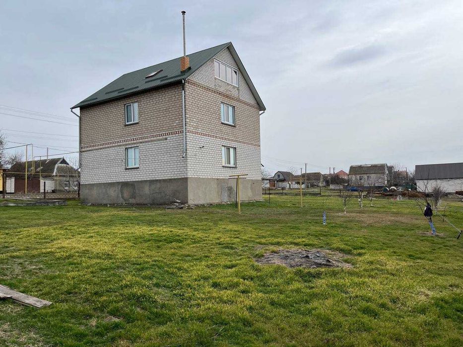 Продам 2- х поверховий будинок  з шикарним видом