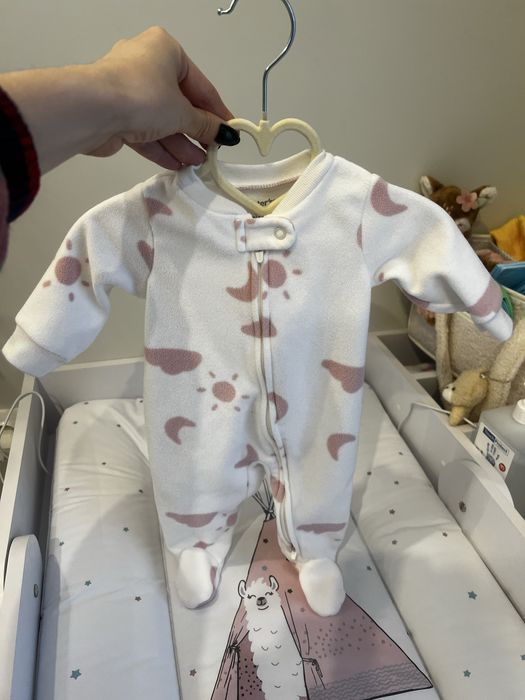 Чоловічок із закритими стопами Carter`s