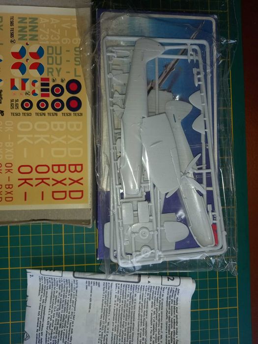 Model samolotu myśliwskiego Spitfire MK LFIX E skala 1/72 KP.