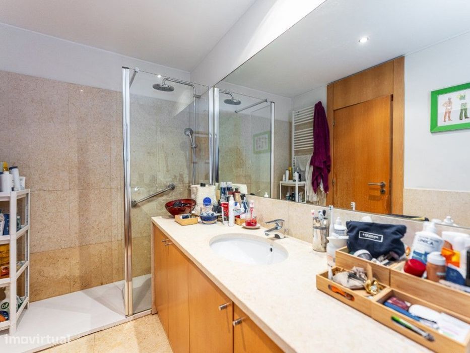 Duplex T3 inserido em condomínio fechado de luxo