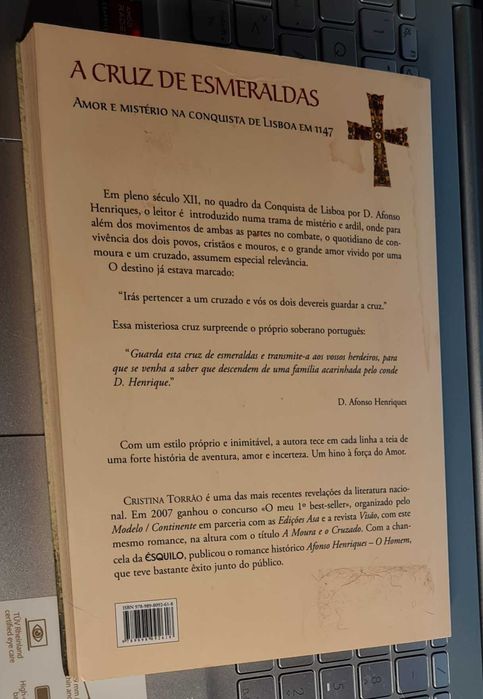 A Cruz de Esmeraldas de Cristina Torrão
