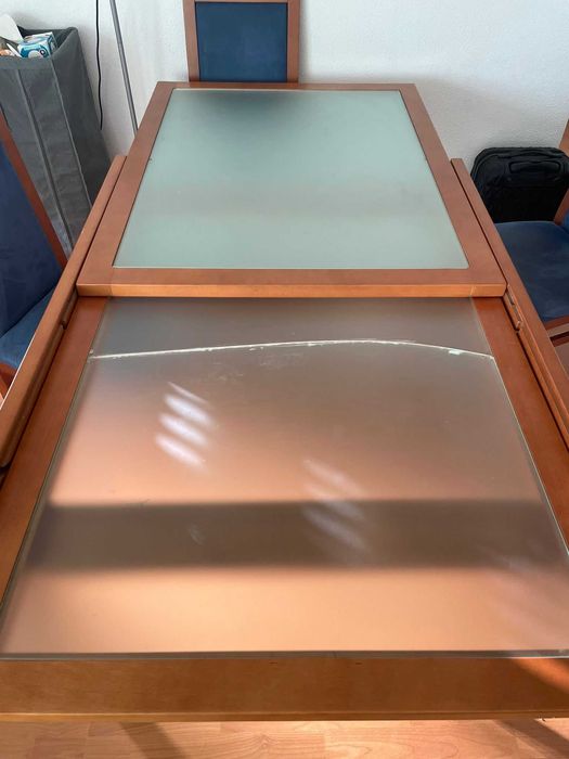 Mesa de jantar extensível com tampo em vidro + 4 cadeiras