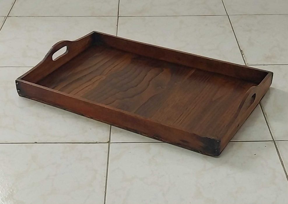 Antigo e Original Tabuleiro de Servir Artesanal, Castanho e Vinhático?