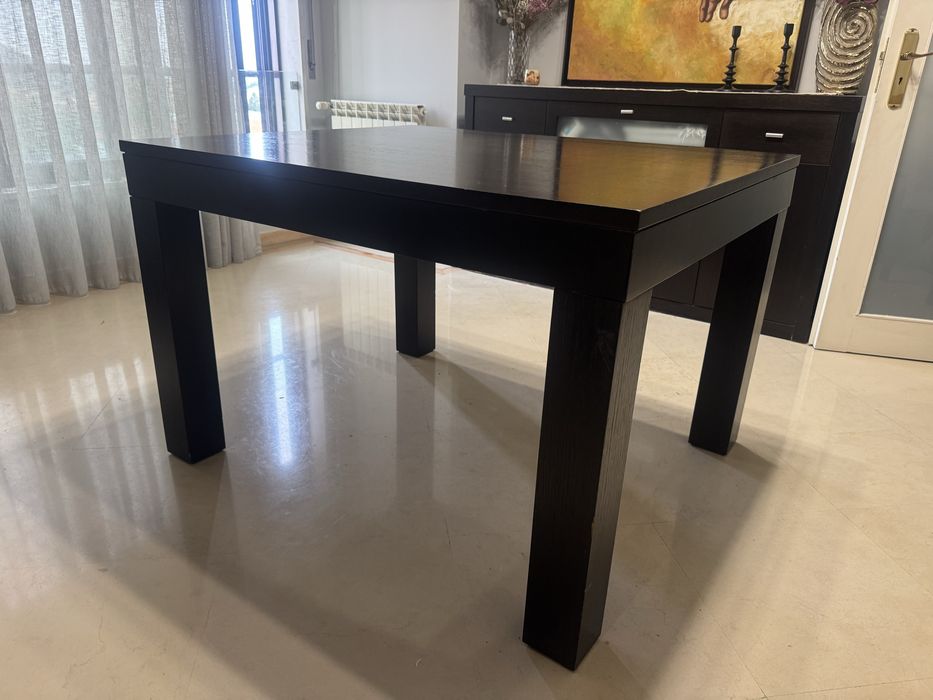 Mesa Jantar cor Wengue e 6 cadeiras cor bege
