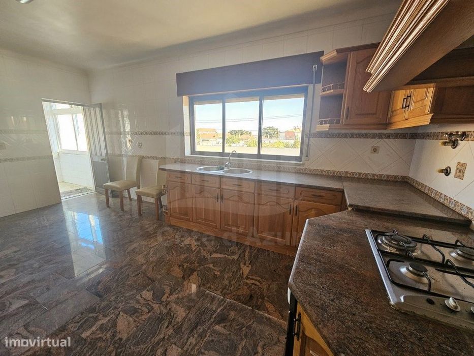 Apartamento T4 no Gaio-Rosário com varandas e terraço — Gaio-Rosário E Sarilhos Pequenos, Setúbal