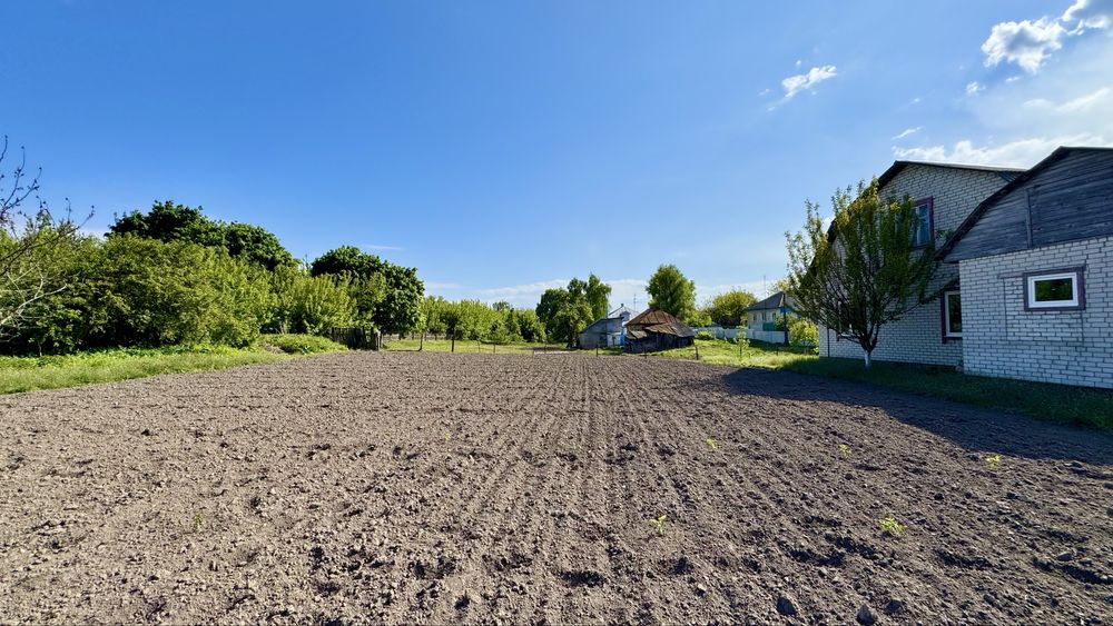 Продам будинок 115м2 в центрі смт Березна, 15 соток землі!