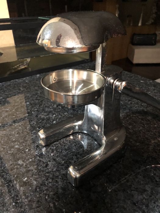 Manual orange squeezer426580408355399683