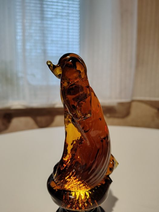 Вінтажні статуетки янтарного кольору, фарфорові (Полонне), з кольорового скла.