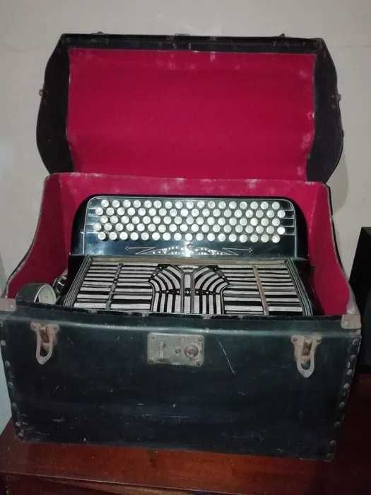 Acordeão Ranco & Revello Vercelli – 87 botões / 120 baixos – Raríssimo