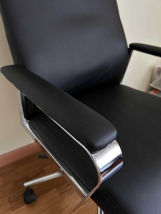 Cadeira de escritório Leon em pele sintética