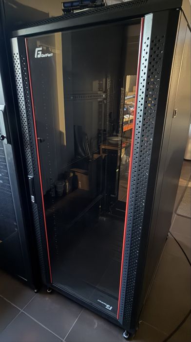 Szafa rack Getfort 27u 600x1000 + 2x pdu APC AP8858