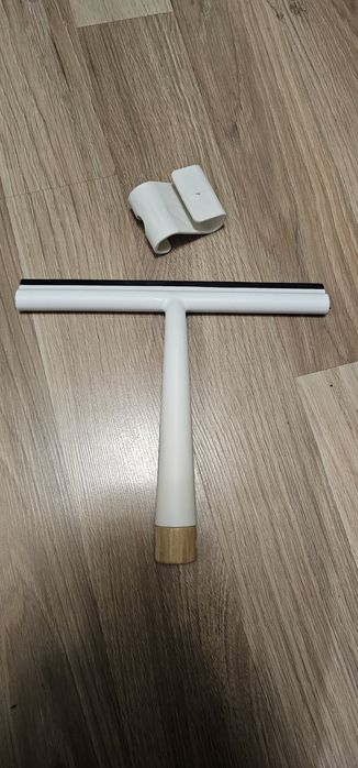 Ściągaczka do wody pod prysznic