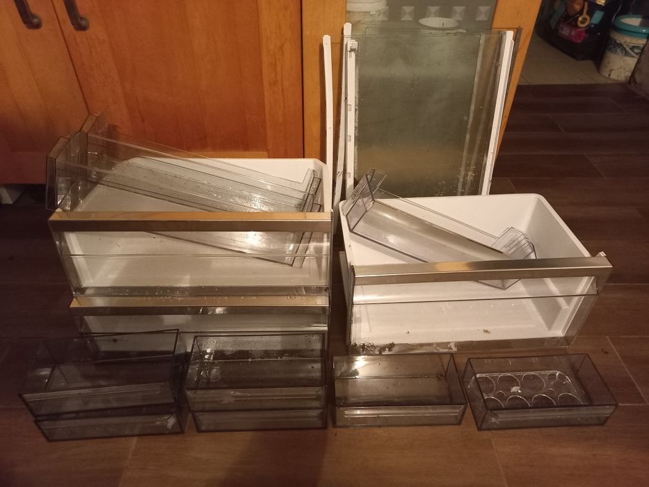 Szuflady, półki I balkoniki do lodówko zamrażarki AEG