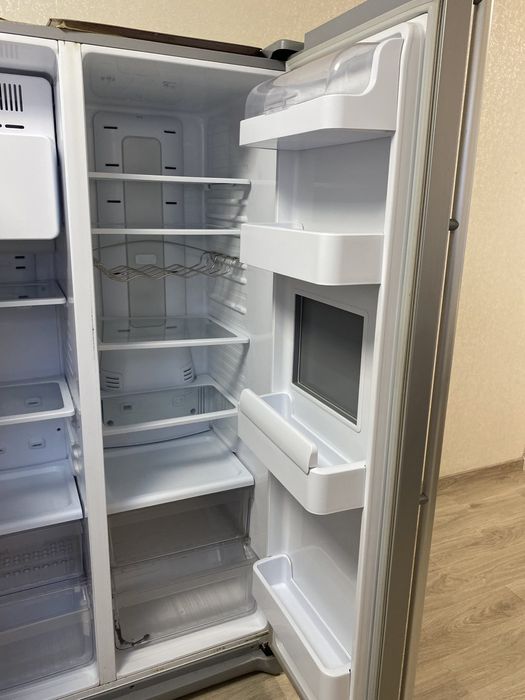 Холодильник самсунг в хорошому стані