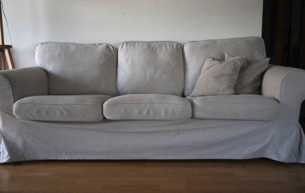 Sofá Ektorp Bege 3 lugares + Repousa-pés c/arrumação)