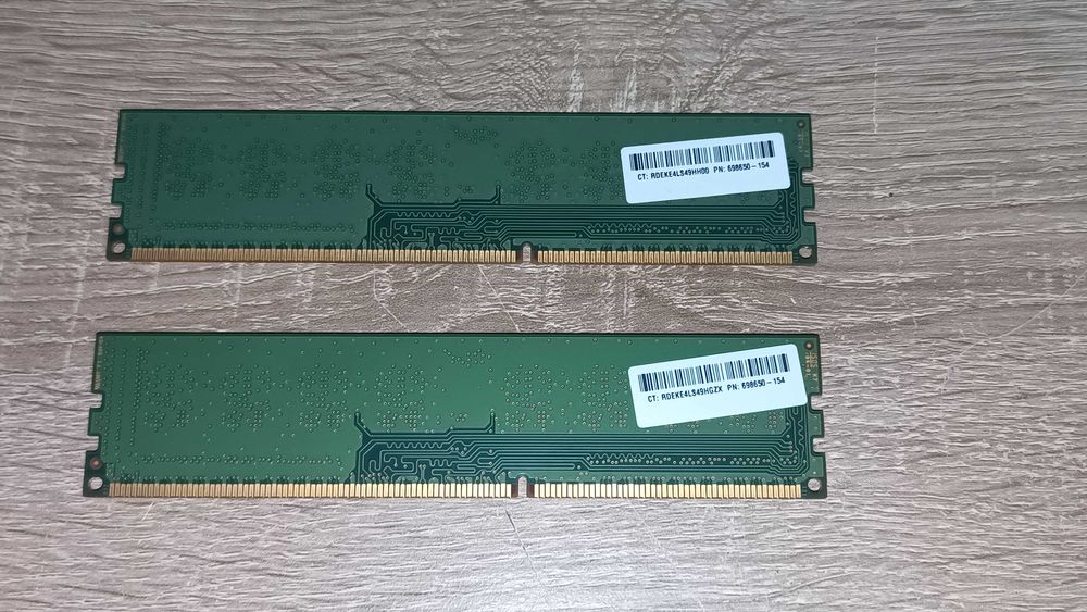 Kość pamięci RAM do komputera stacjonarnego o pojemności 4GB SAMSUNG