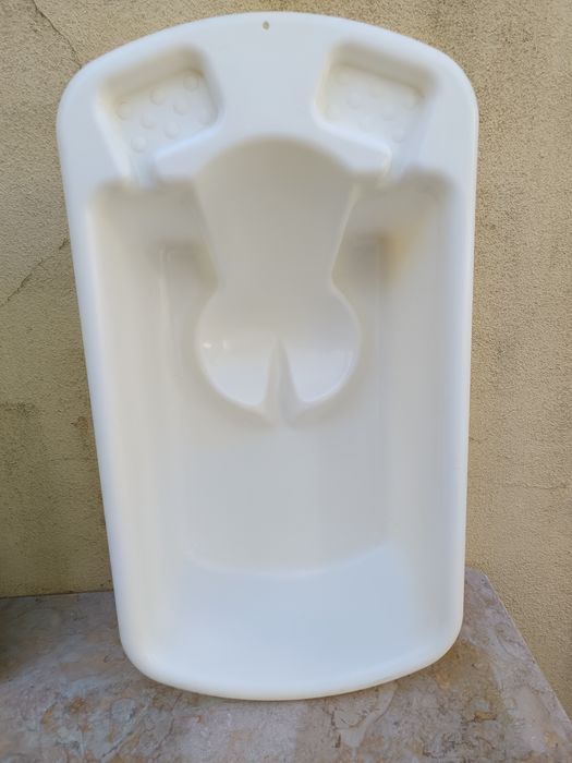 Vendo duas banheiras e cadeira de banho