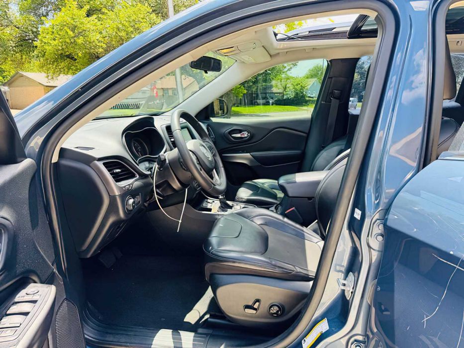 Jeep Cherokee Latitude Plus      2020