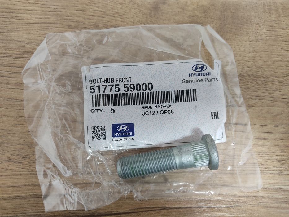 Шпилька колесная с гайкой Hyundai  H350