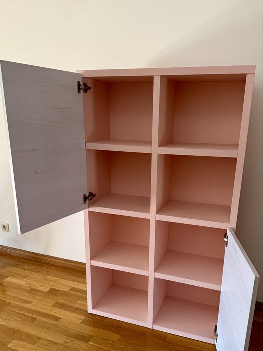 Estante de quarto com 8 cubos e 2 portas