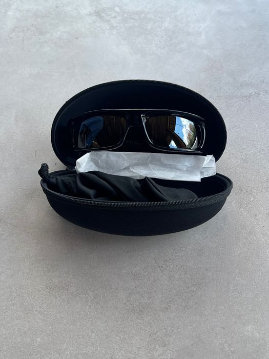 Сонцезахисні окуляри Oakley Highland (чорні та білі)