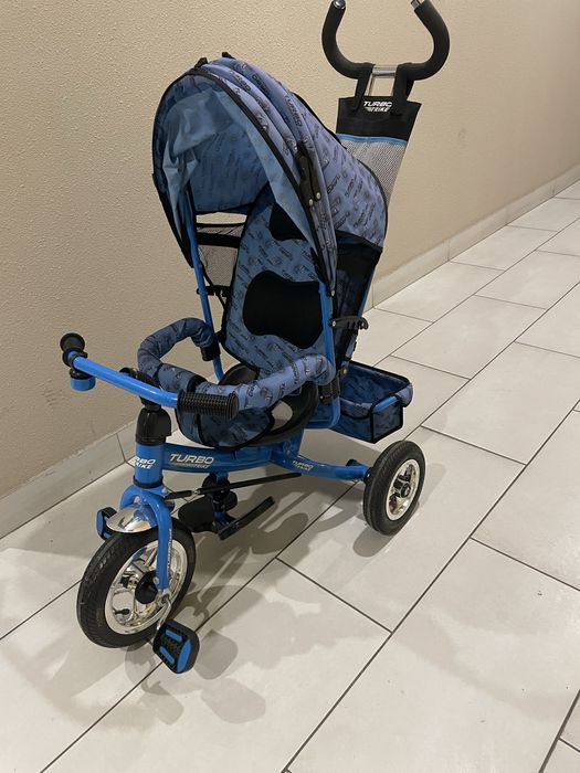 Трёхколёсный детский велосипед в хорошем состоянии