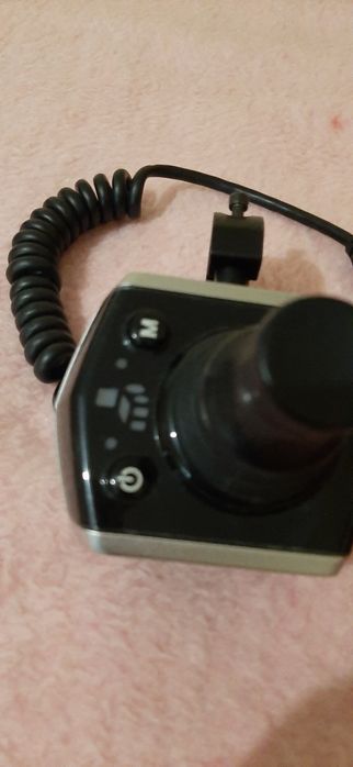 Comando de cadeira eléctrica para assistência
