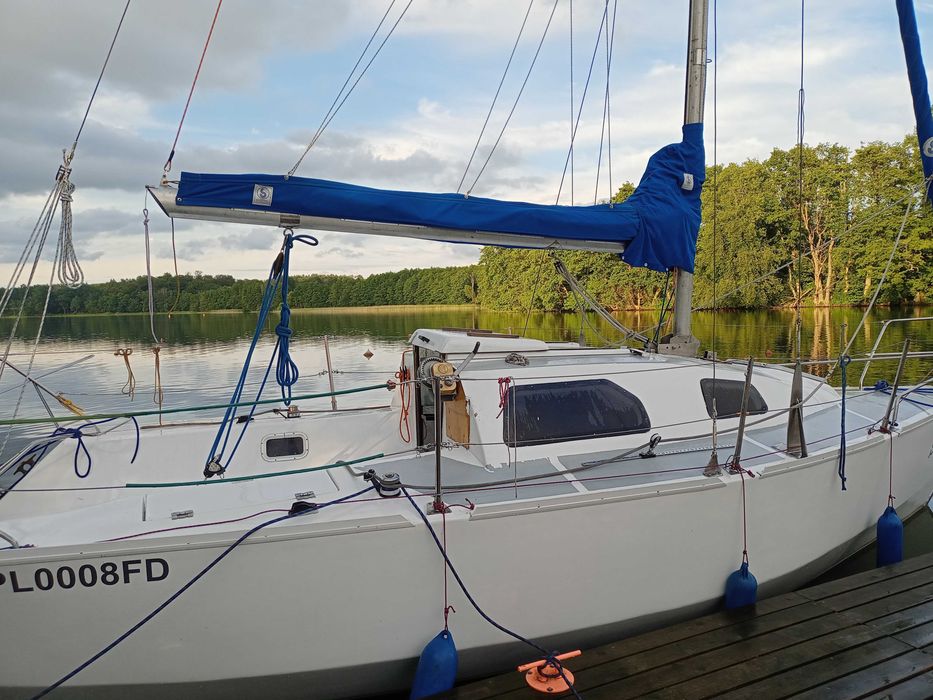 Jacht zaglowy Kurier 820