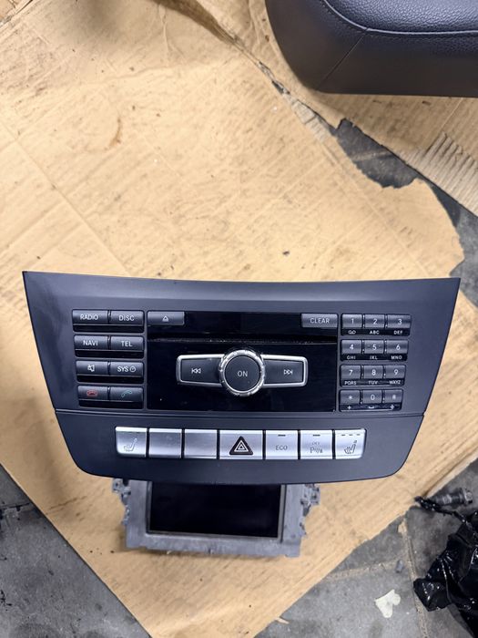 Radio mercedes c klasa w204 wyświetlacz