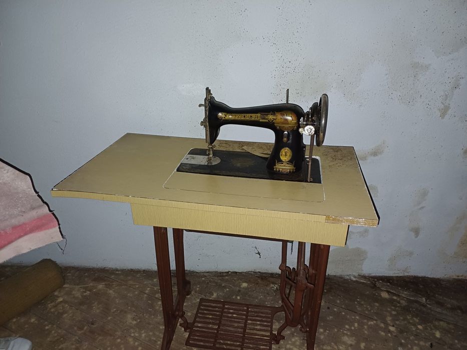 Maquina de costura antiga Singer