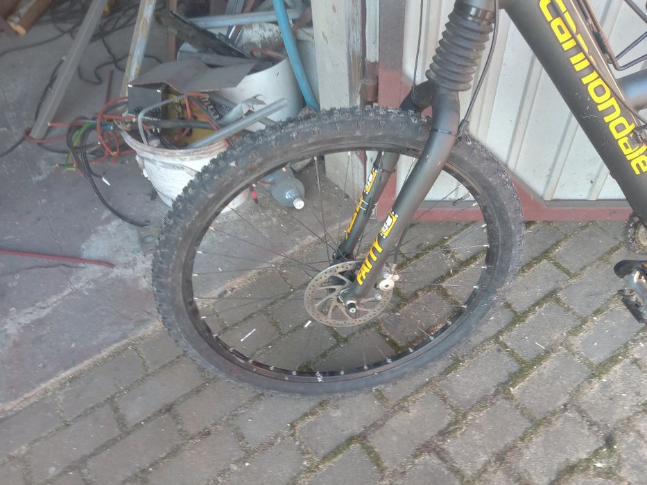 Rower Cannondale SuperV700.